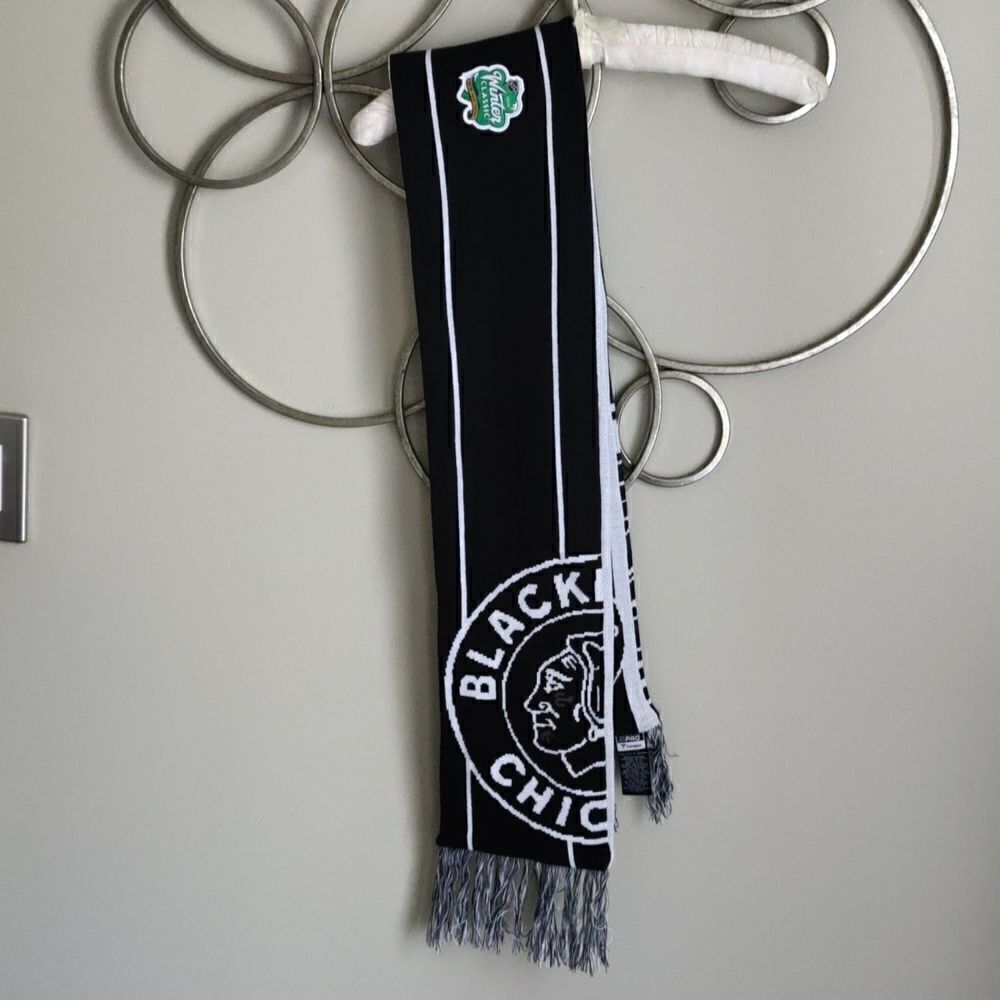 NWT Winter Classic at Notre Dame Chicago Blackhawks scarf